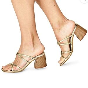 Matisse Soulmate Gold Strappy Sandal block heel squared toes women’s size 6M